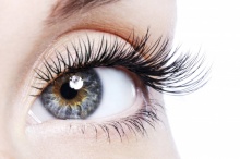 แพทย์ด้านความงาม แนะวิธีเผยเสน่ห์รอบดวงตาให้สวยปิ๊ง ด้วยเทคนิคใหม่ “Dermo Touch Eye Filler”